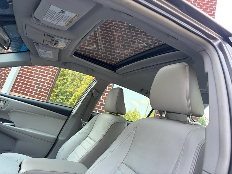 Toyota Camry Hybrid XLE 2015