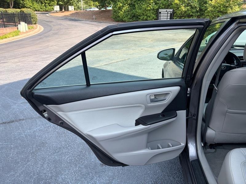 Toyota Camry Hybrid XLE 2015