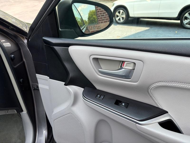 Toyota Camry Hybrid XLE 2015
