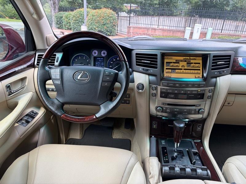 Lexus LX 570 Sport Utility 2011
