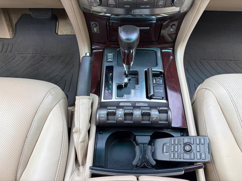 Lexus LX 570 Sport Utility 2011