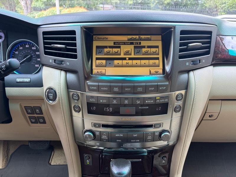 Lexus LX 570 Sport Utility 2011