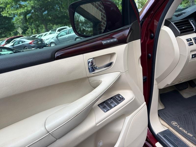 Lexus LX 570 Sport Utility 2011