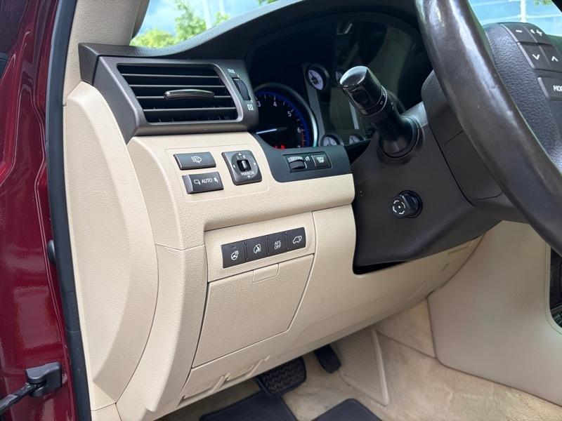 Lexus LX 570 Sport Utility 2011