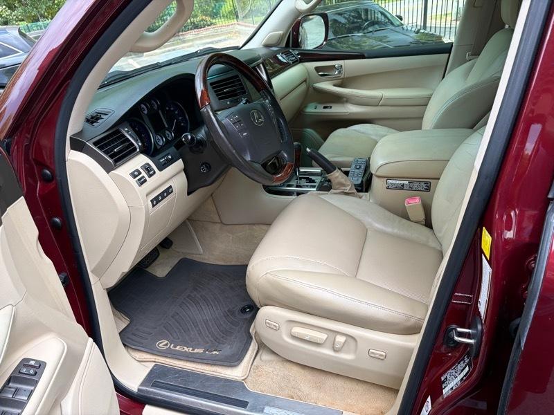 Lexus LX 570 Sport Utility 2011