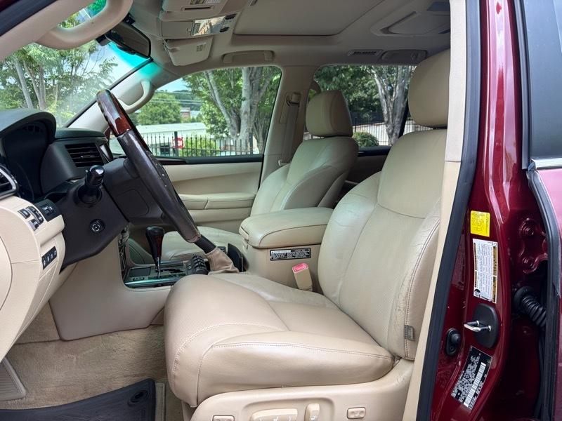 Lexus LX 570 Sport Utility 2011