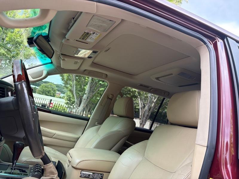 Lexus LX 570 Sport Utility 2011