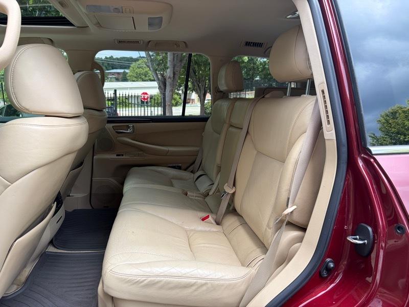 Lexus LX 570 Sport Utility 2011