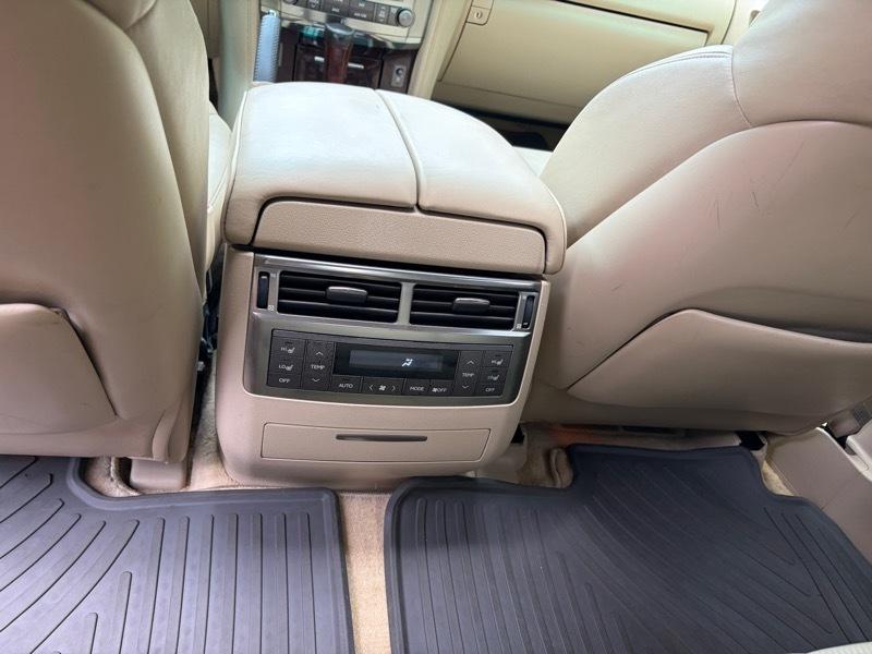 Lexus LX 570 Sport Utility 2011