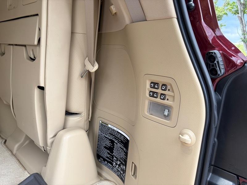Lexus LX 570 Sport Utility 2011