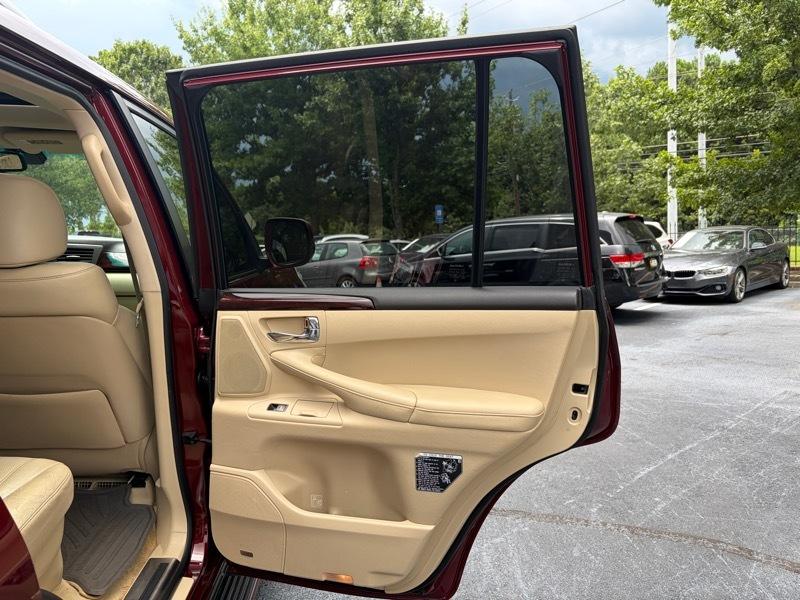 Lexus LX 570 Sport Utility 2011
