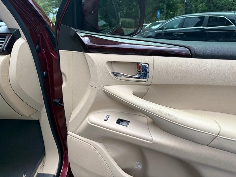 Lexus LX 570 Sport Utility 2011