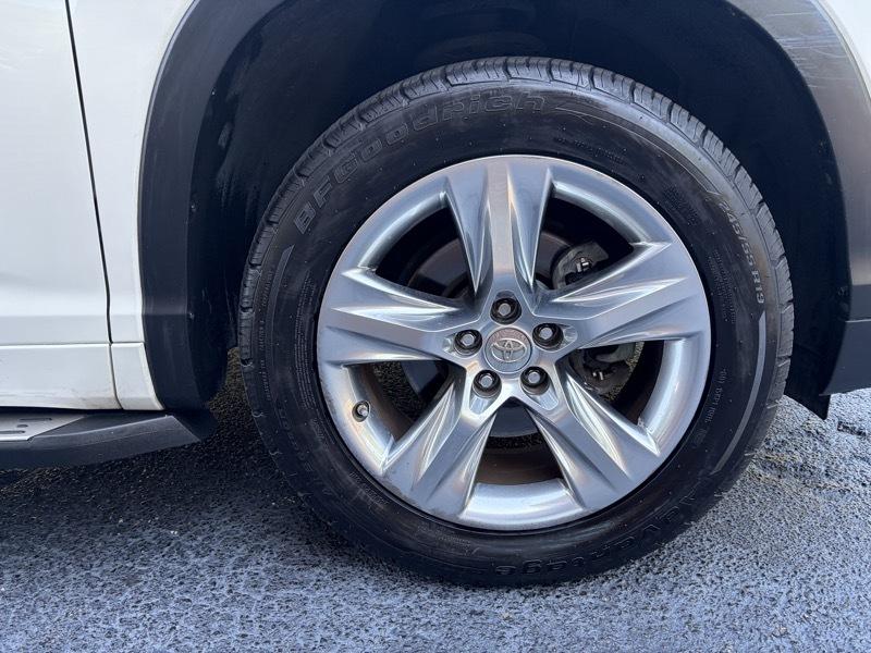 Toyota Highlander Limited FWD V6 2015