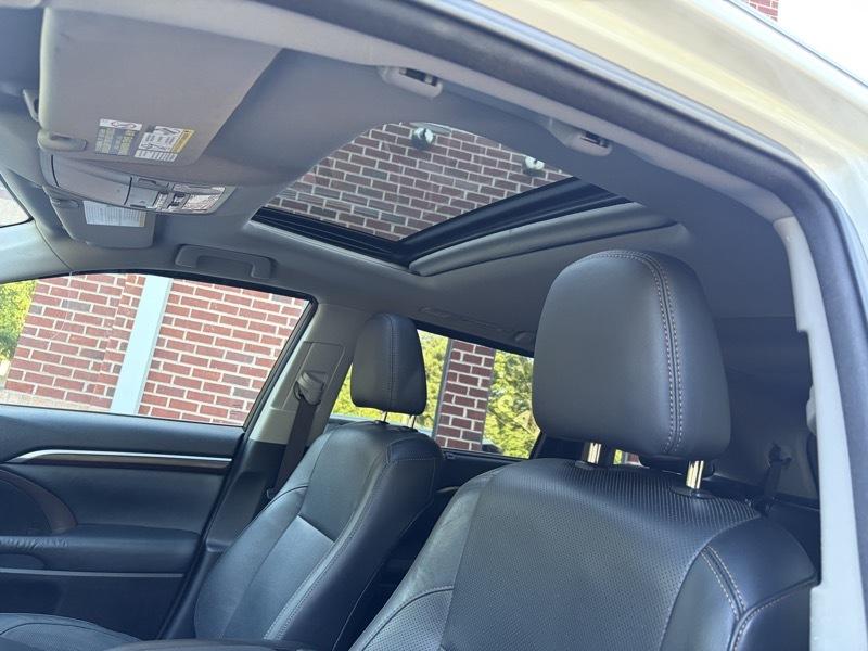 Toyota Highlander Limited FWD V6 2015