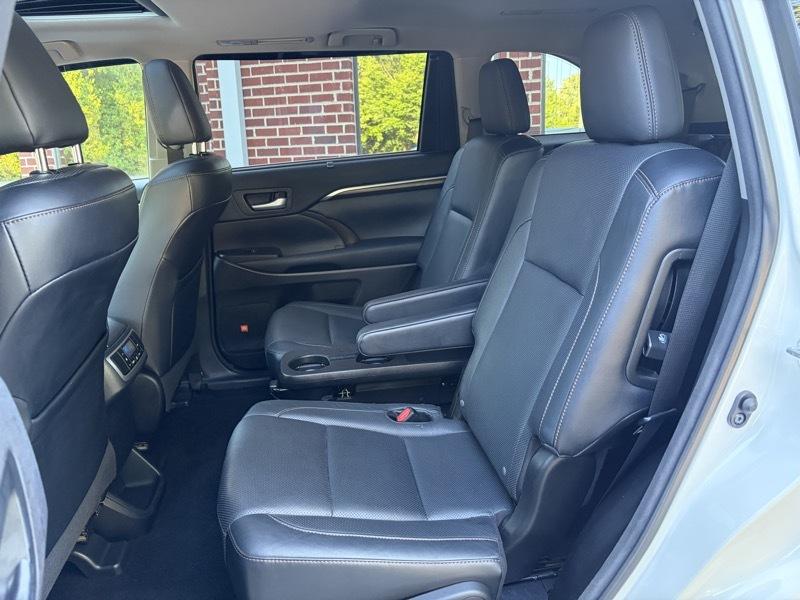 Toyota Highlander Limited FWD V6 2015
