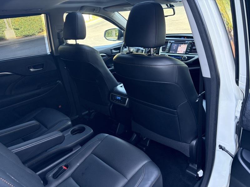 Toyota Highlander Limited FWD V6 2015