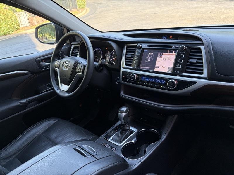 Toyota Highlander Limited FWD V6 2015