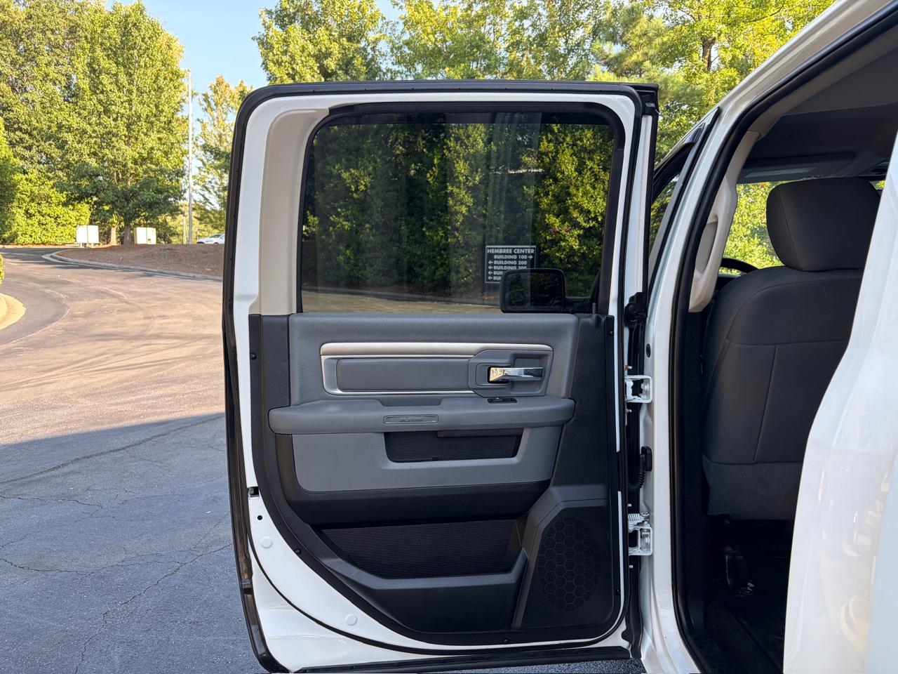 RAM 2500 SLT Crew Cab SWB 4WD 2017