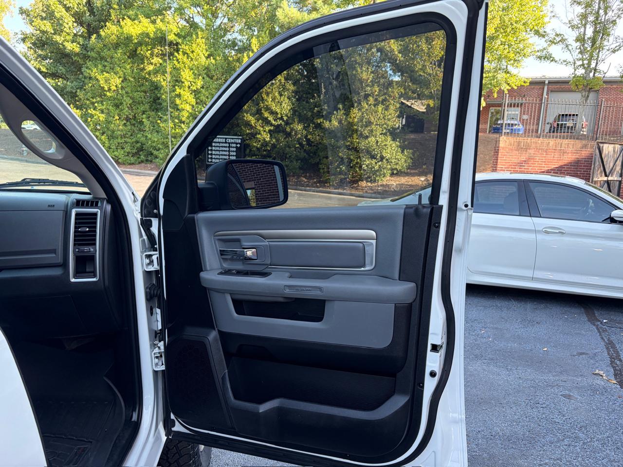 RAM 2500 SLT Crew Cab SWB 4WD 2017