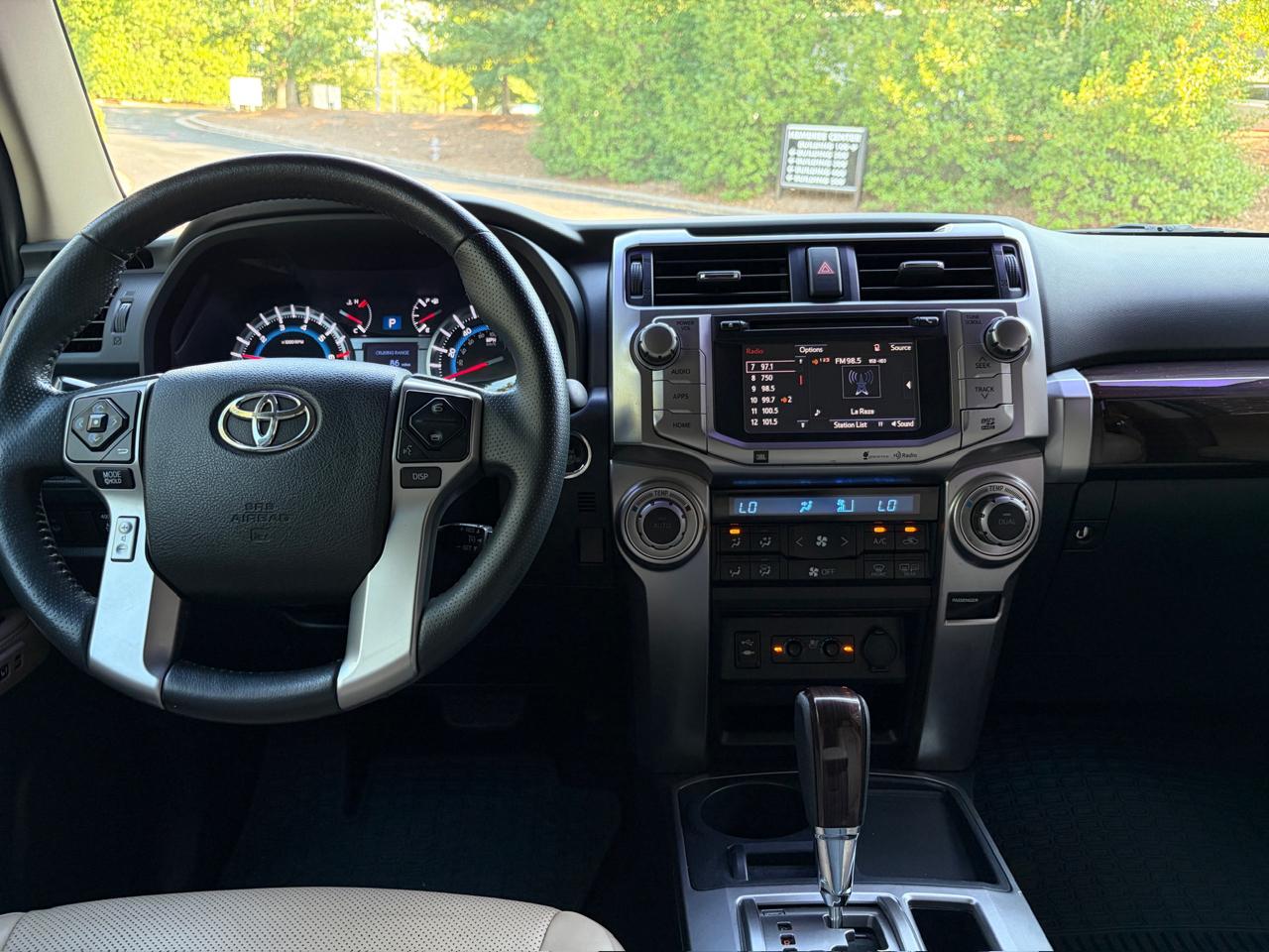Toyota 4Runner Limited 2WD V6 2015
