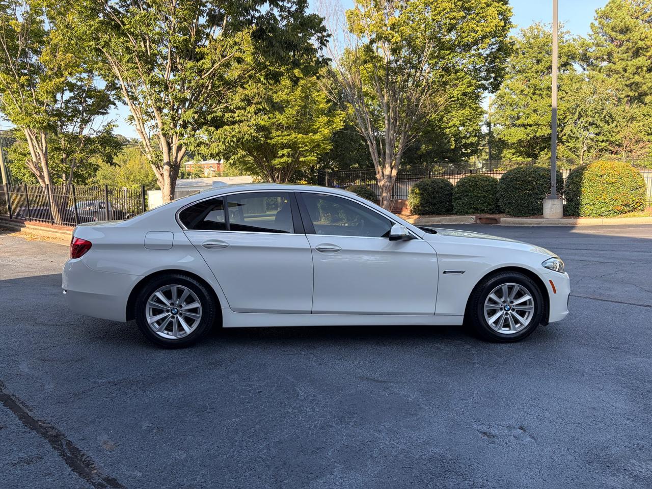 BMW 5-Series 528i 2016
