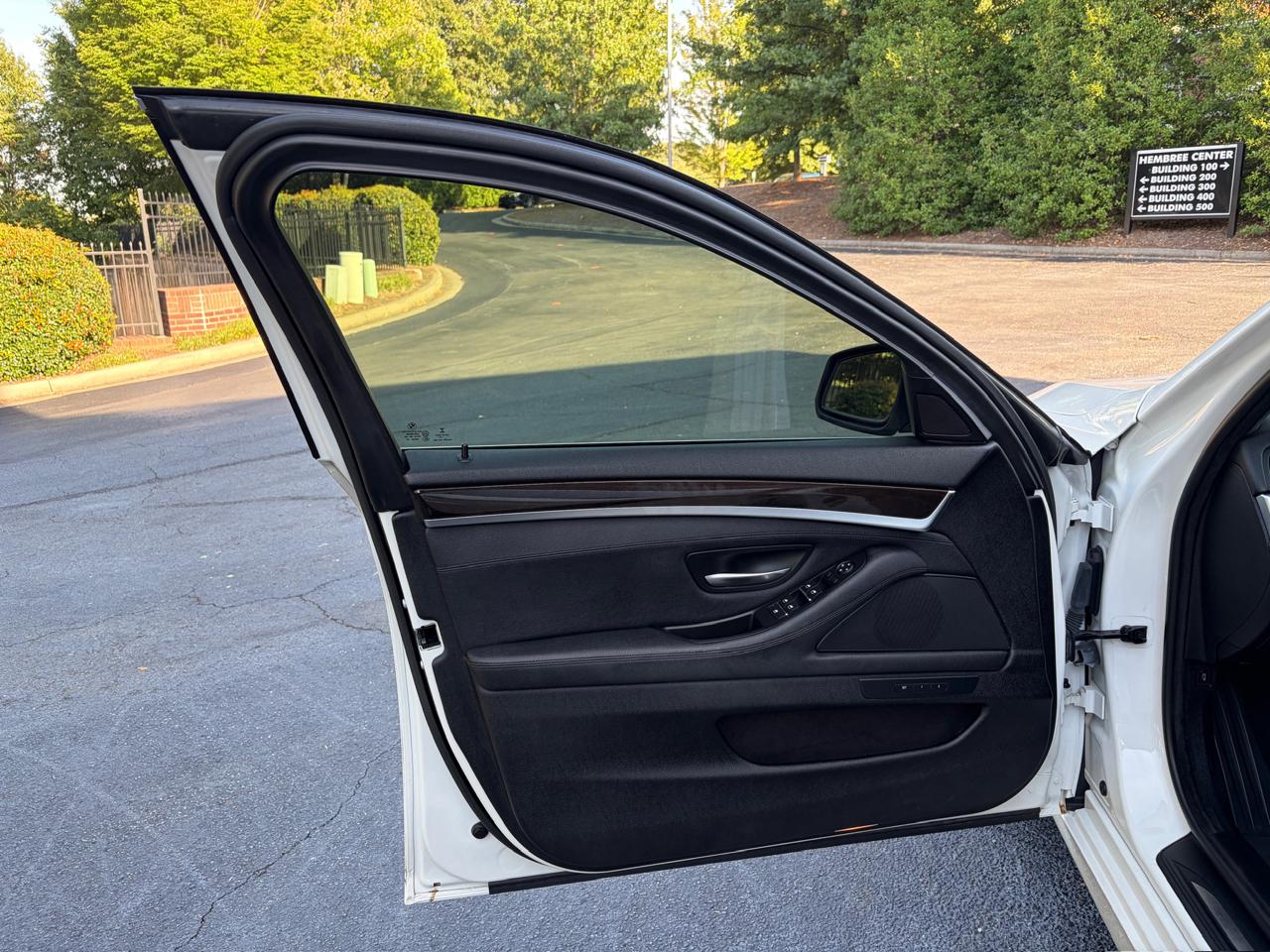 BMW 5-Series 528i 2016