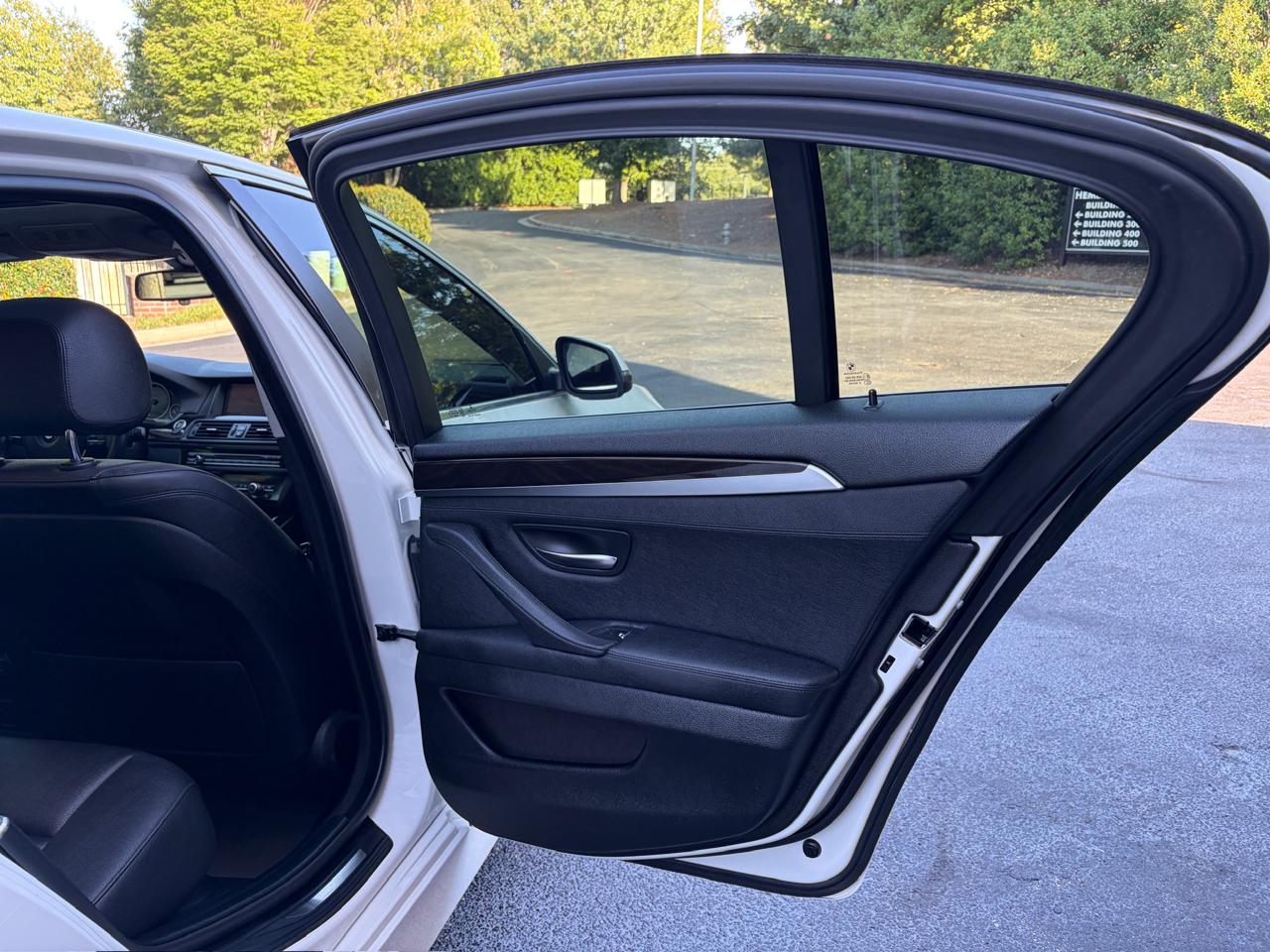 BMW 5-Series 528i 2016