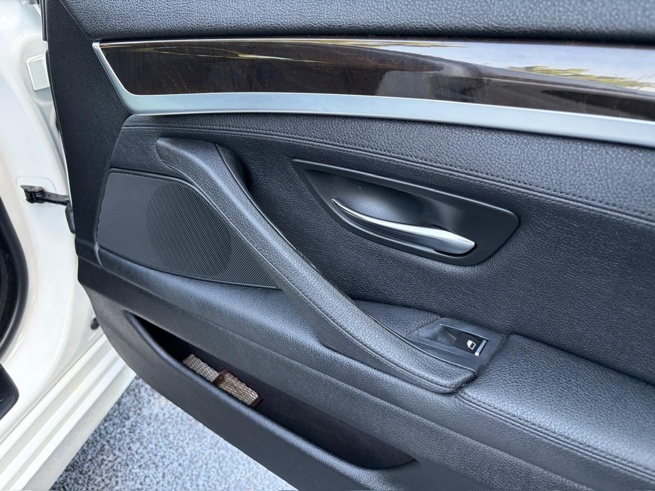 BMW 5-Series 528i 2016