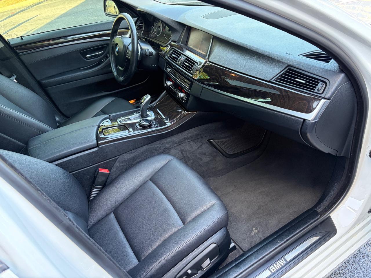 BMW 5-Series 528i 2016