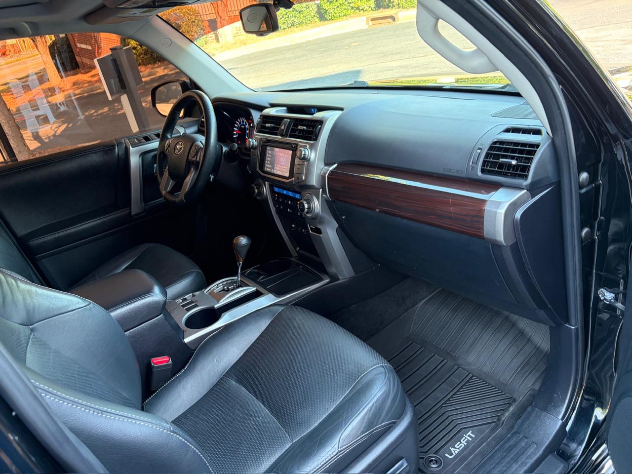 Toyota 4Runner Limited 2WD V6 2016
