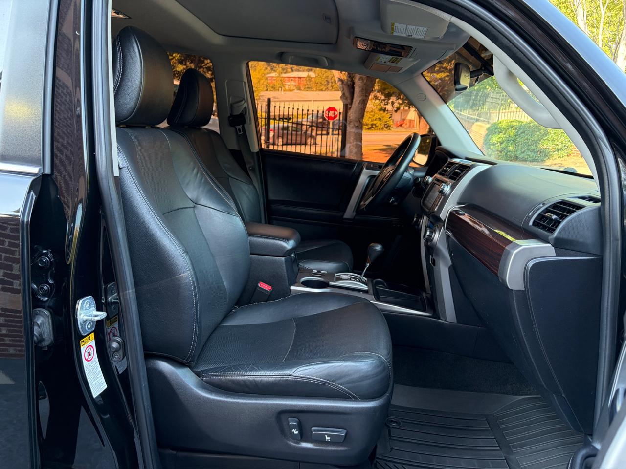 Toyota 4Runner Limited 2WD V6 2016