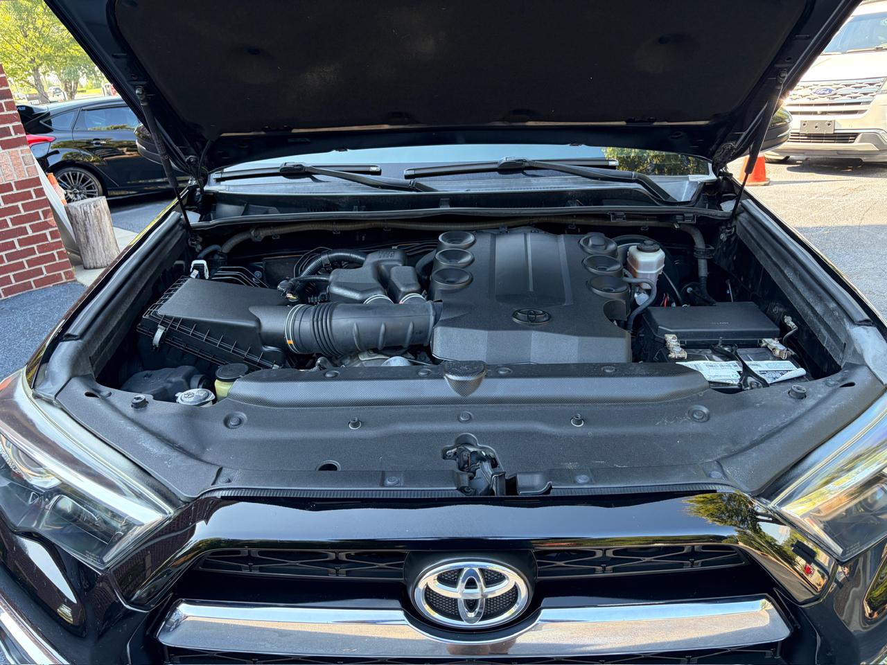 Toyota 4Runner Limited 2WD V6 2016