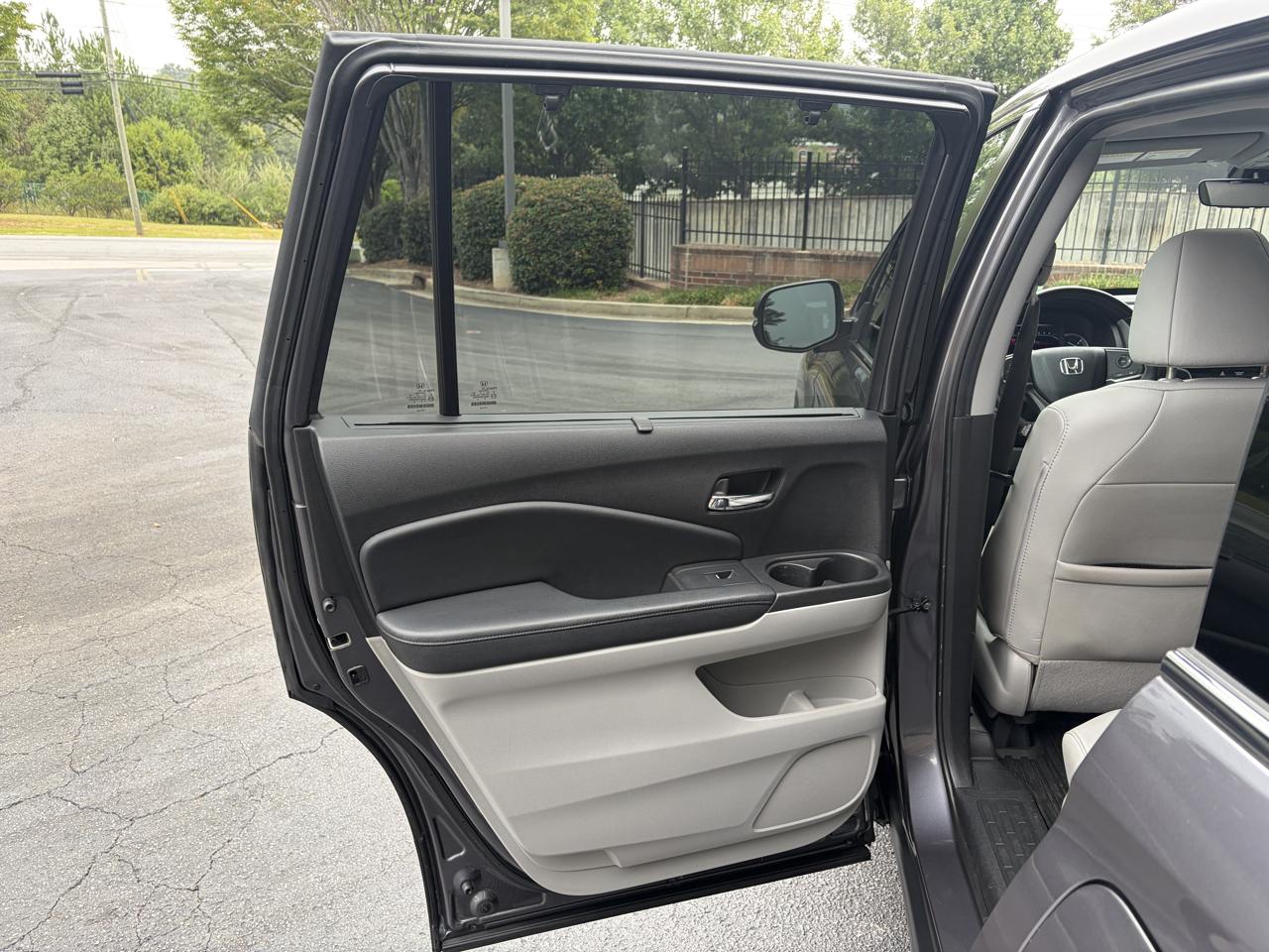Honda Pilot EX-L w/Navigation and RES 2019