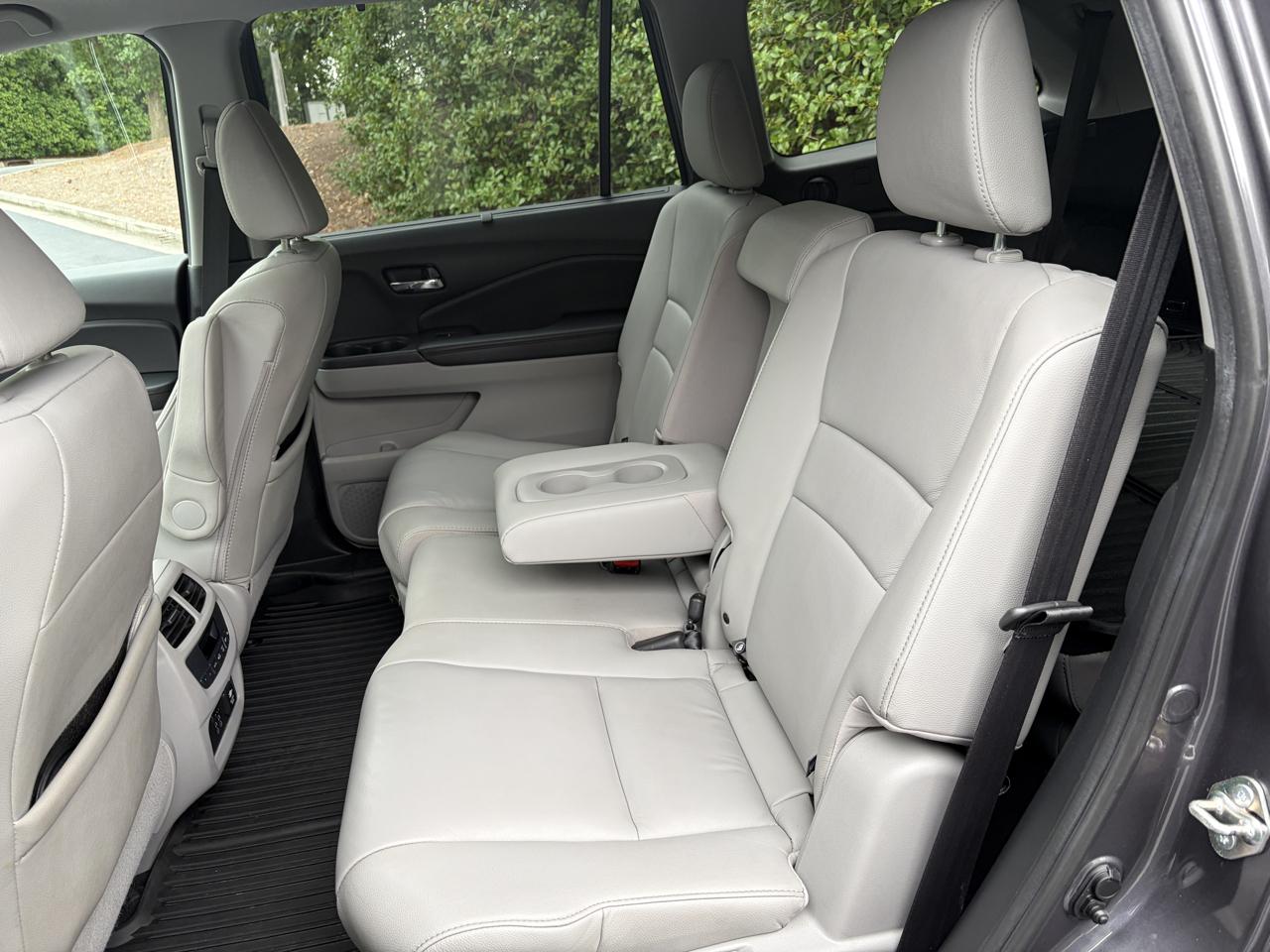 Honda Pilot EX-L w/Navigation and RES 2019