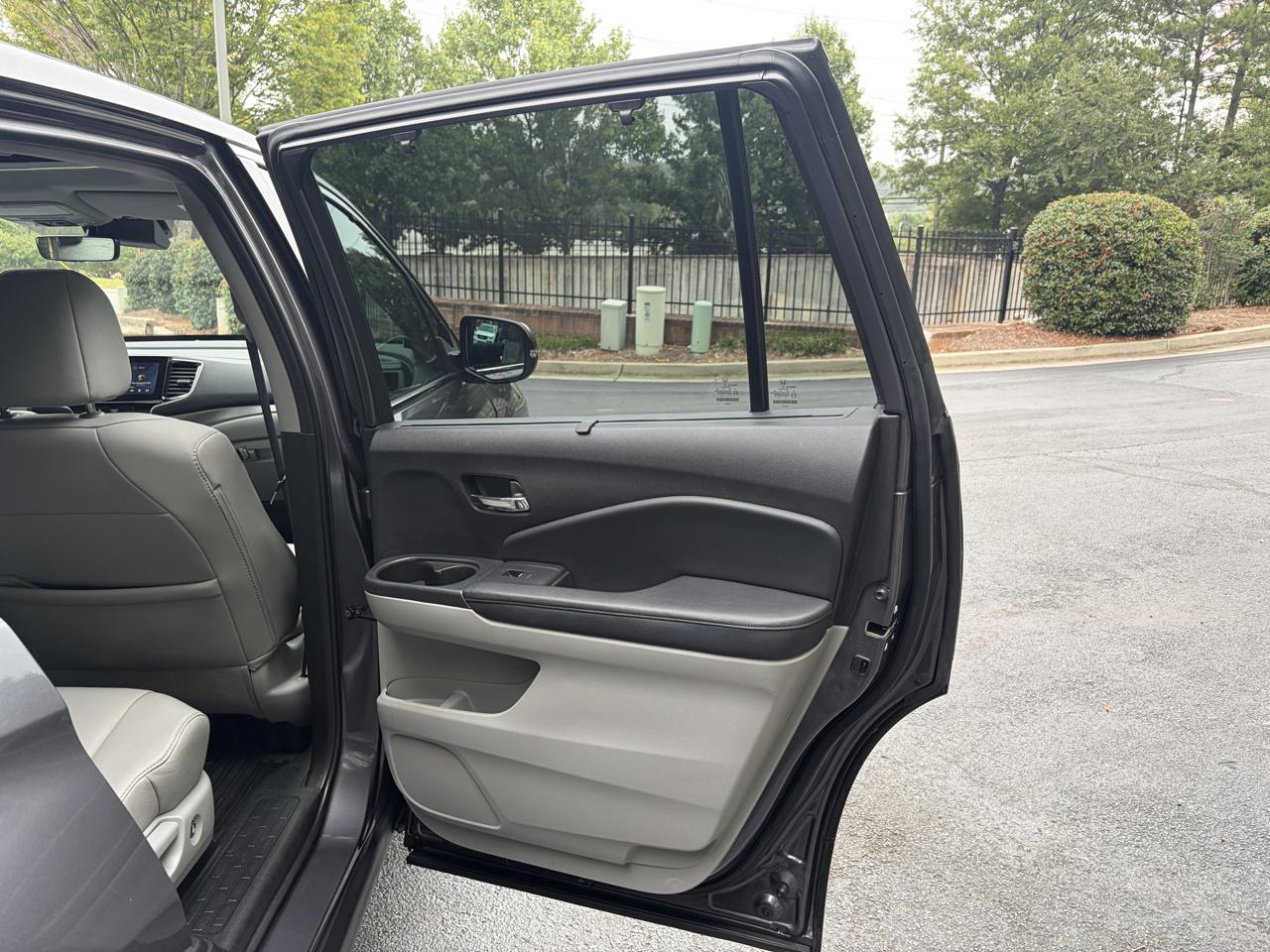 Honda Pilot EX-L w/Navigation and RES 2019