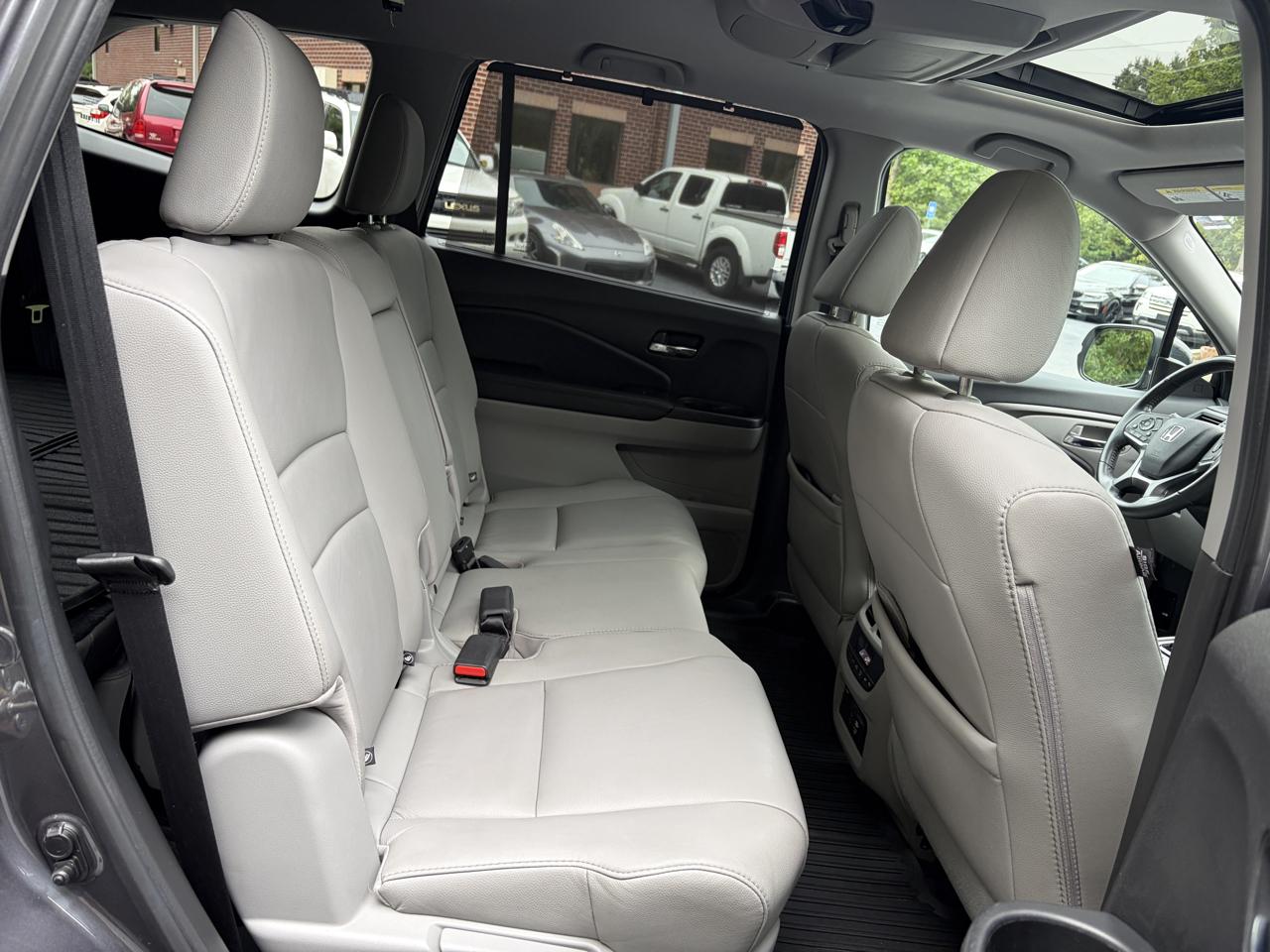 Honda Pilot EX-L w/Navigation and RES 2019