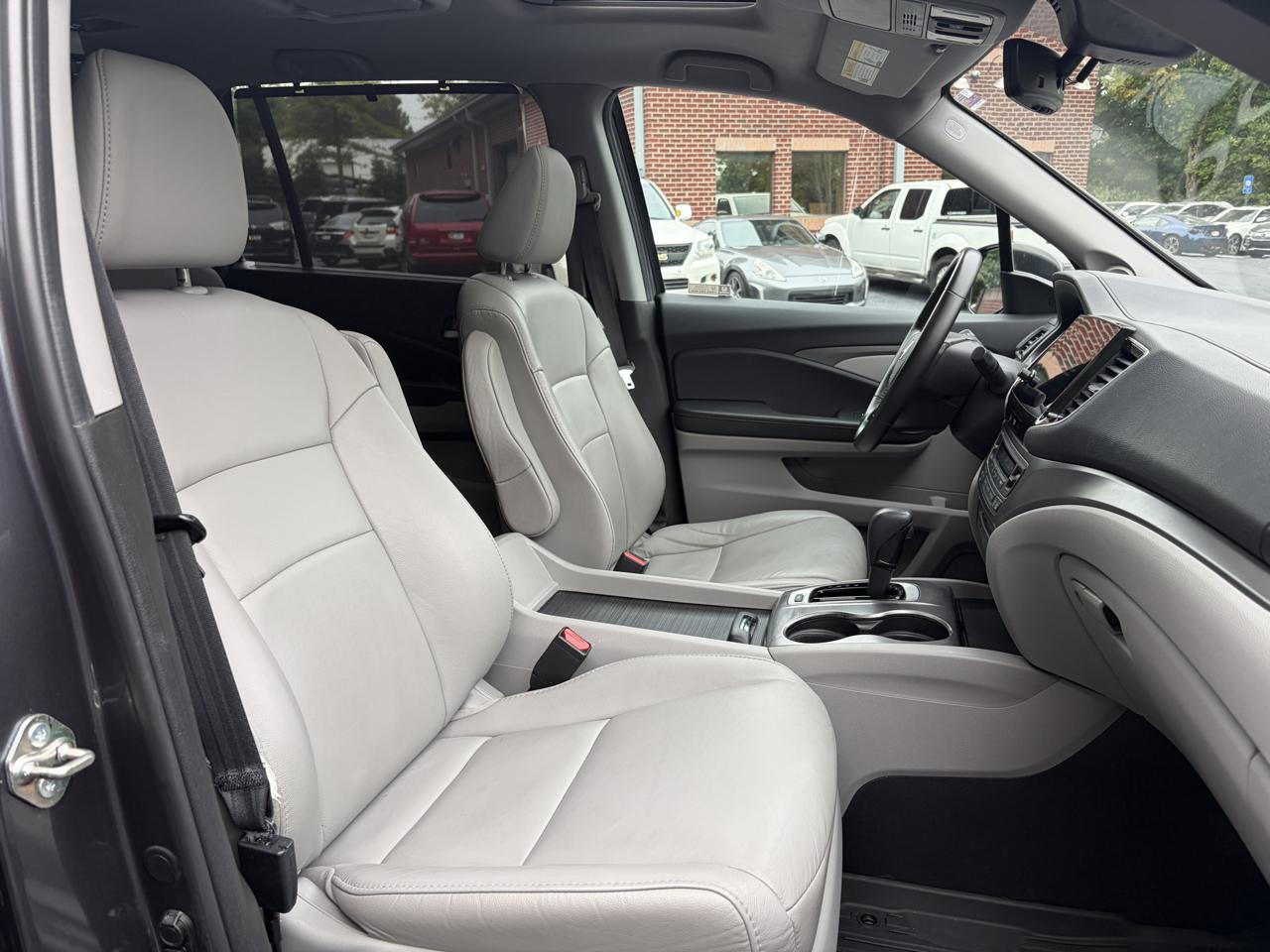 Honda Pilot EX-L w/Navigation and RES 2019