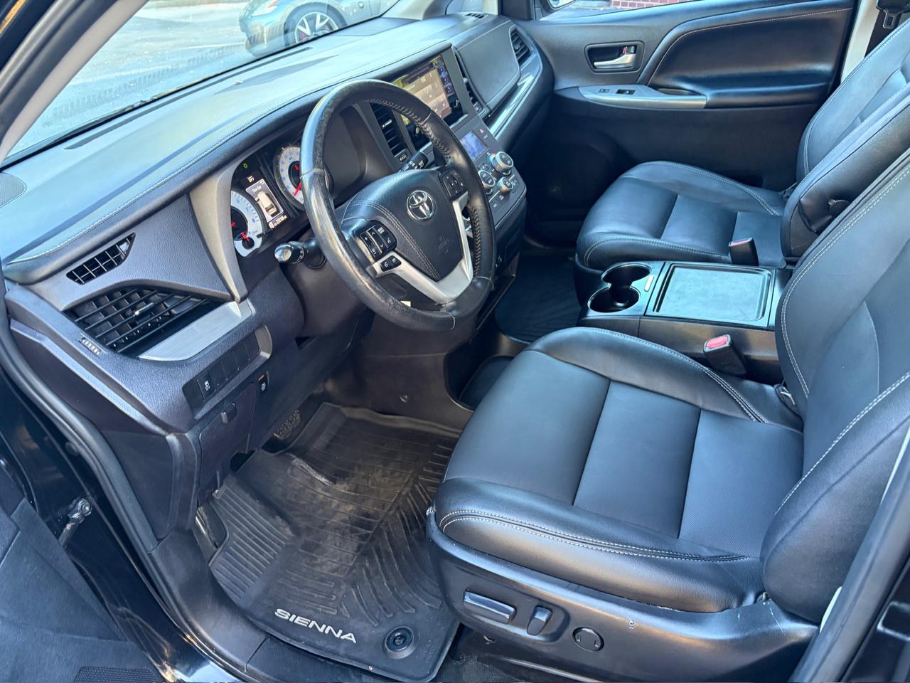 Toyota Sienna SE 8-Passenger 2017