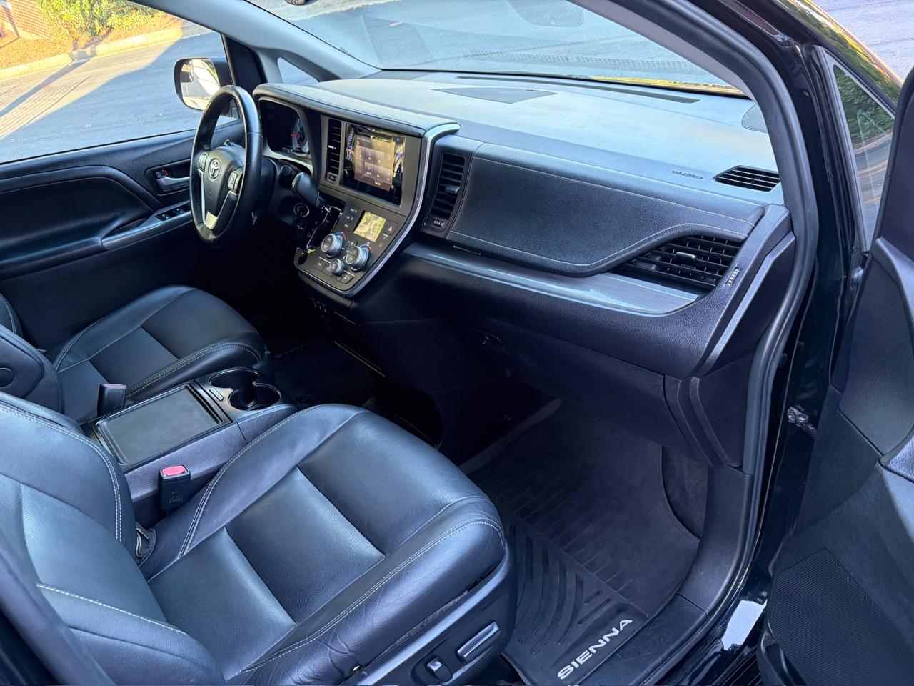 Toyota Sienna SE 8-Passenger 2017