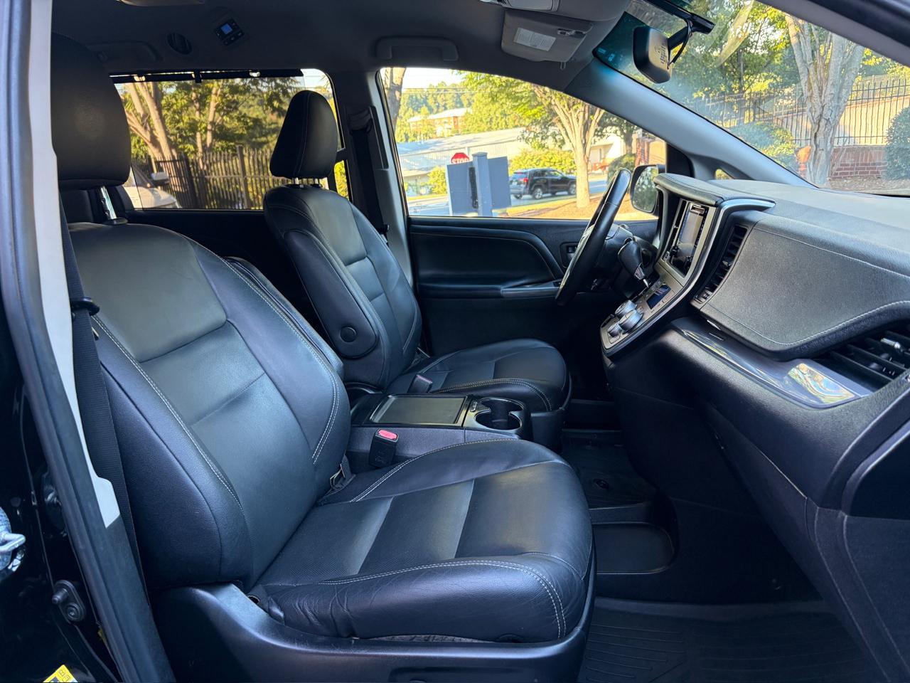 Toyota Sienna SE 8-Passenger 2017