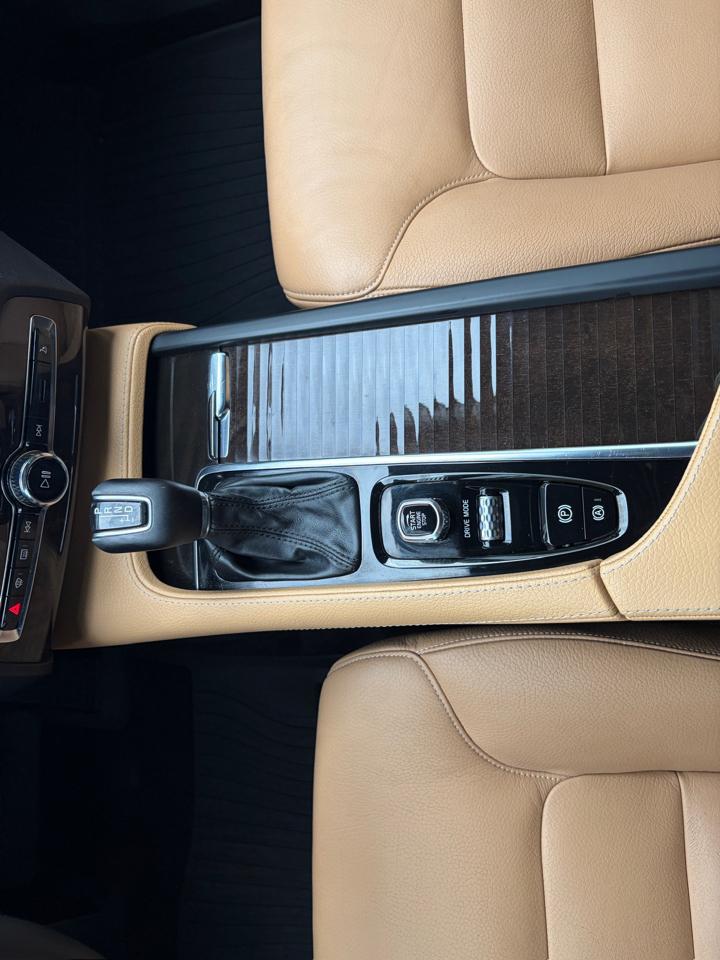 Volvo XC90 T6 Momentum AWD 2018