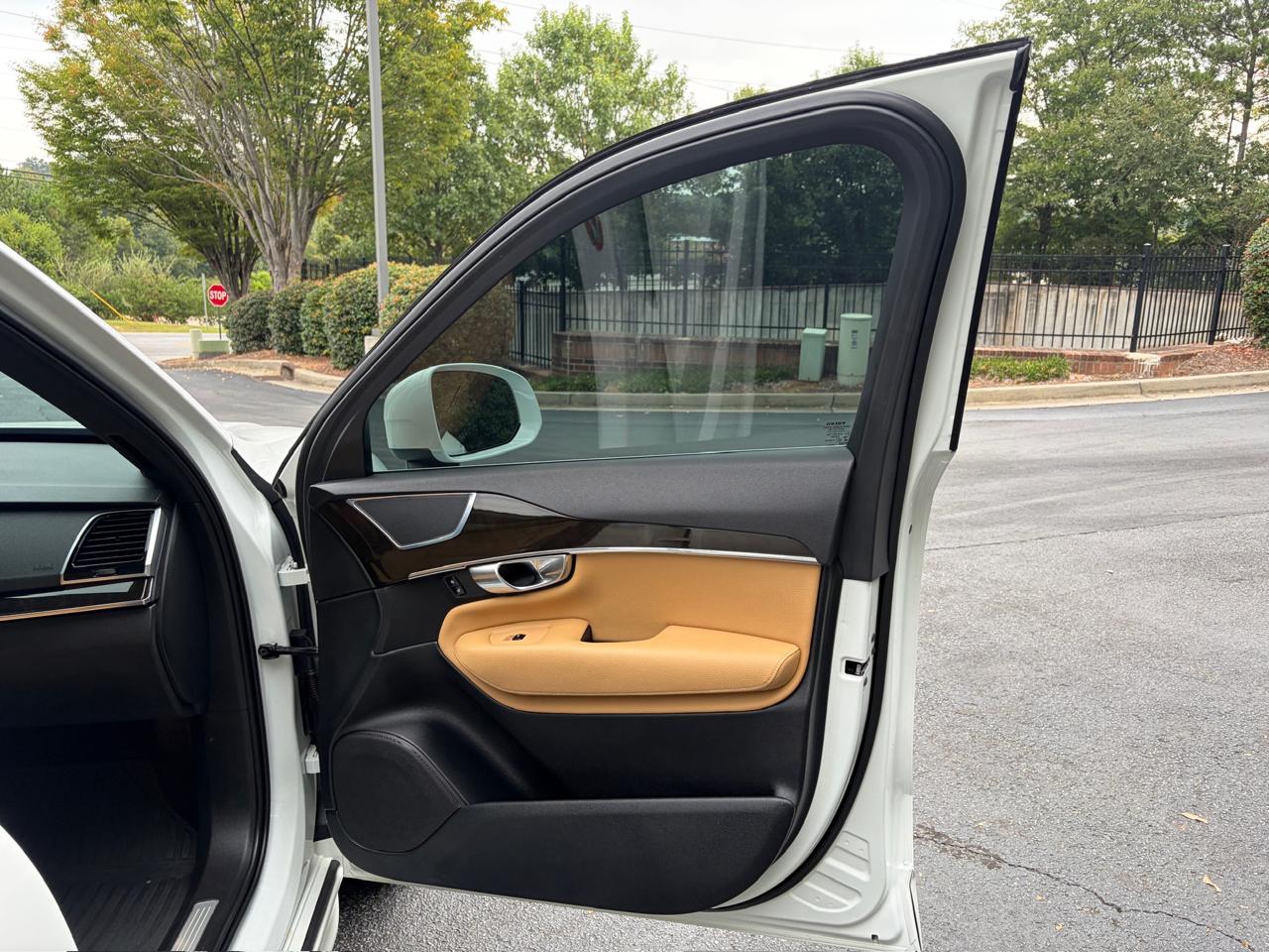 Volvo XC90 T6 Momentum AWD 2018