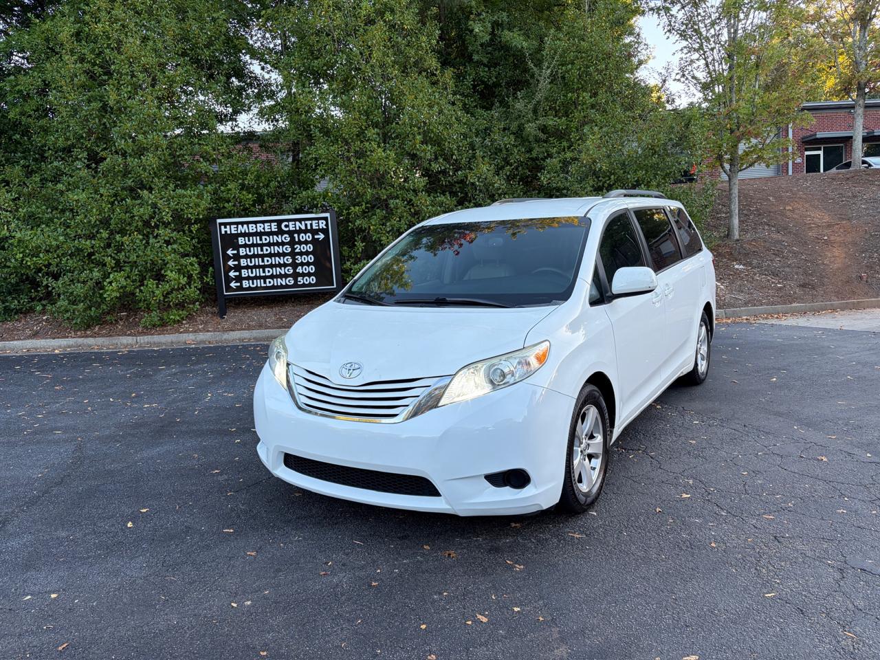 Toyota Sienna LE 8-Passenger 2017