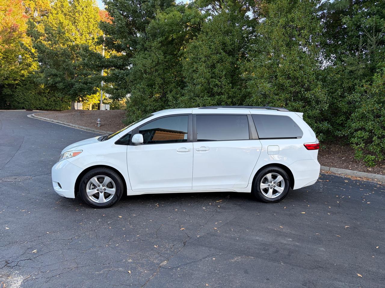 Toyota Sienna LE 8-Passenger 2017