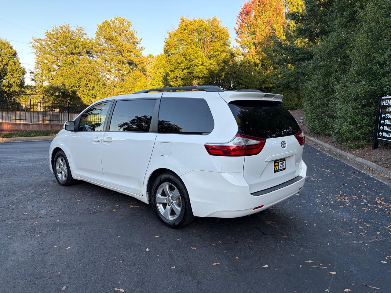 Toyota Sienna LE 8-Passenger 2017