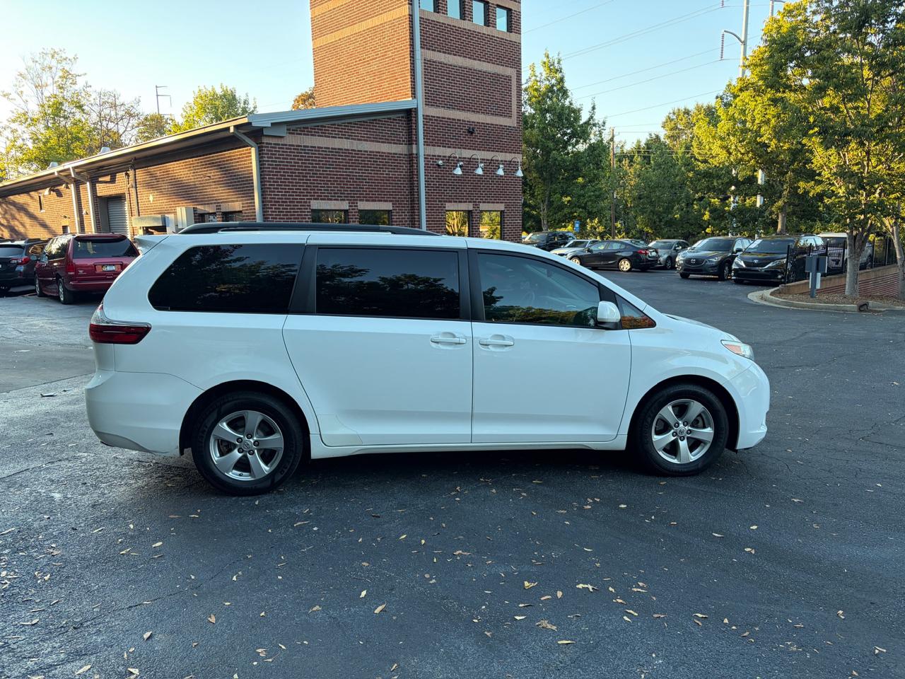 Toyota Sienna LE 8-Passenger 2017