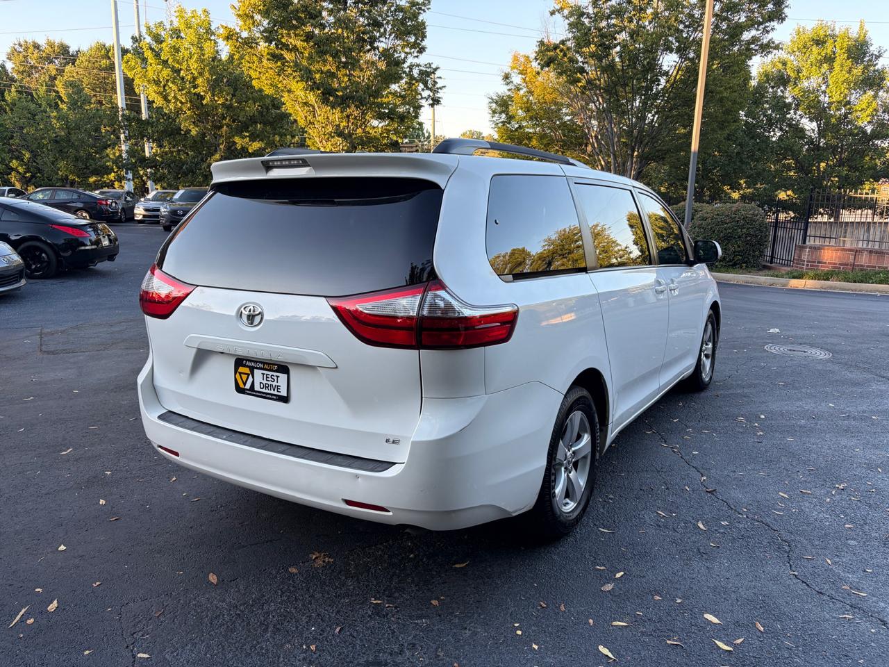 Toyota Sienna LE 8-Passenger 2017