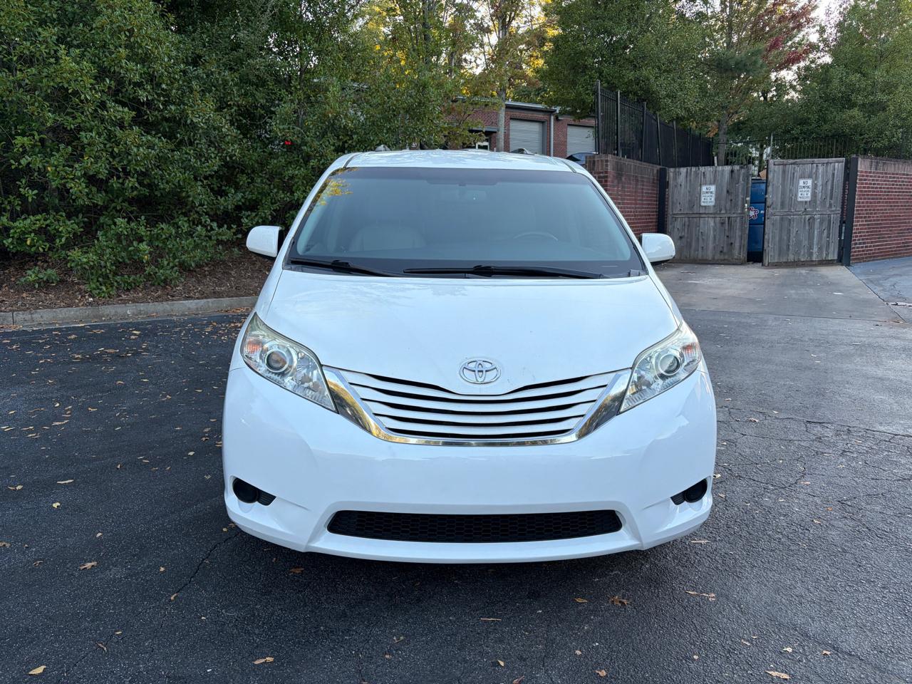 Toyota Sienna LE 8-Passenger 2017