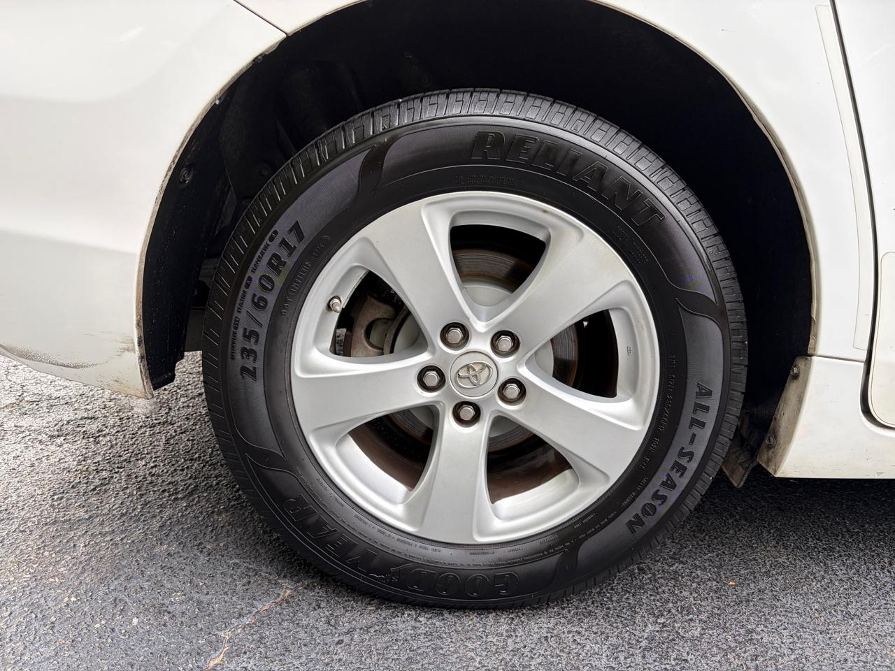 Toyota Sienna LE 8-Passenger 2017