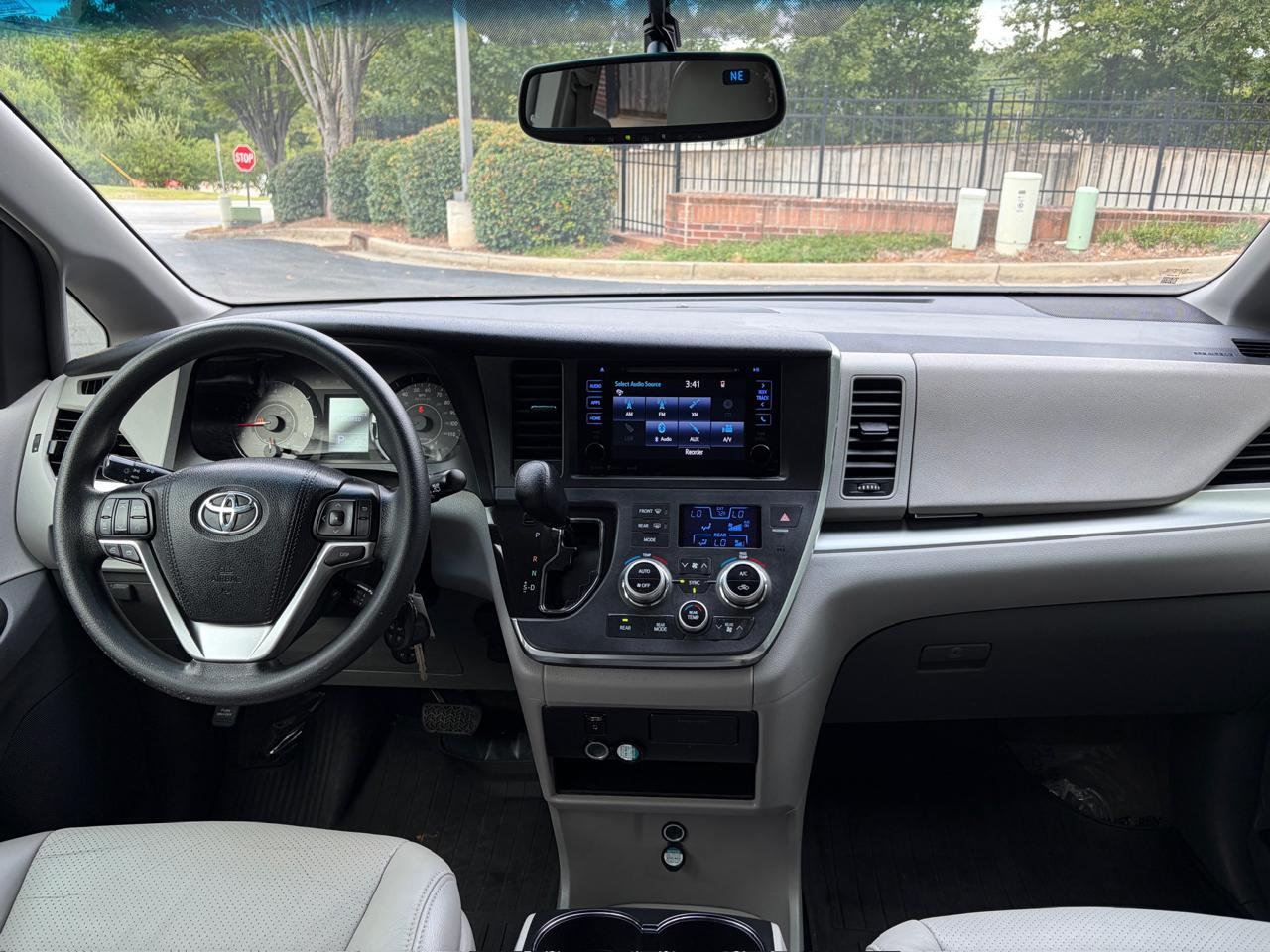 Toyota Sienna LE 8-Passenger 2017
